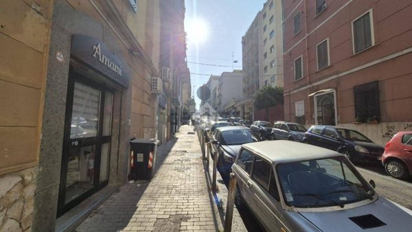 locale commerciale in affitto a Napoli in zona Vomero