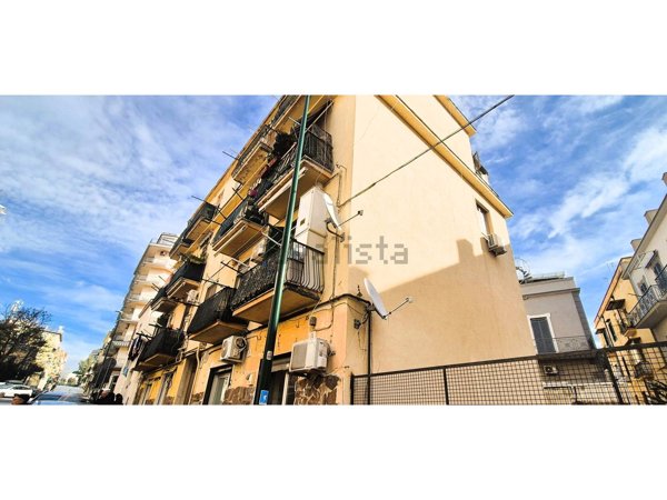 locale commerciale in affitto a Napoli in zona Bagnoli