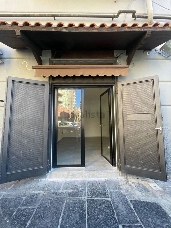 locale commerciale in affitto a Napoli in zona San Lorenzo