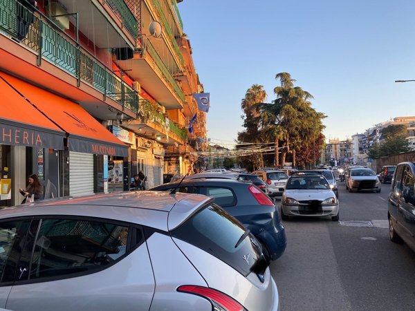 locale commerciale in affitto a Napoli in zona Secondigliano