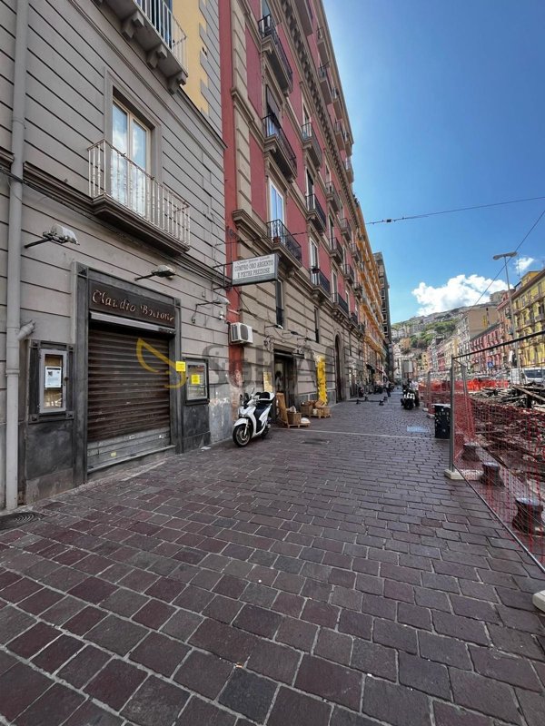 locale commerciale in affitto a Napoli in zona Chiaia