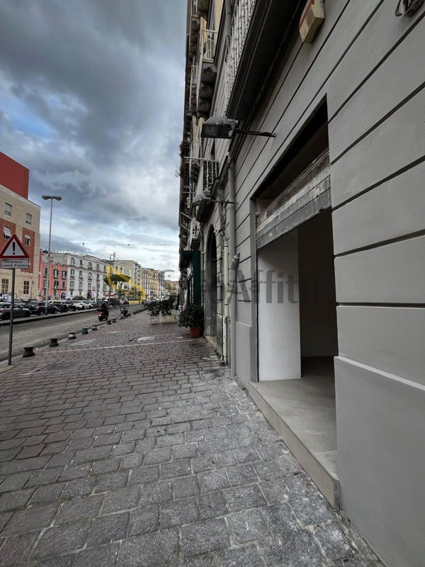 locale commerciale in affitto a Napoli in zona Chiaia