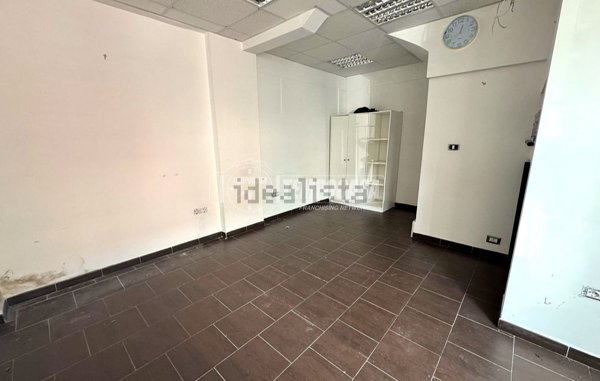 locale commerciale in affitto a Napoli in zona Bagnoli