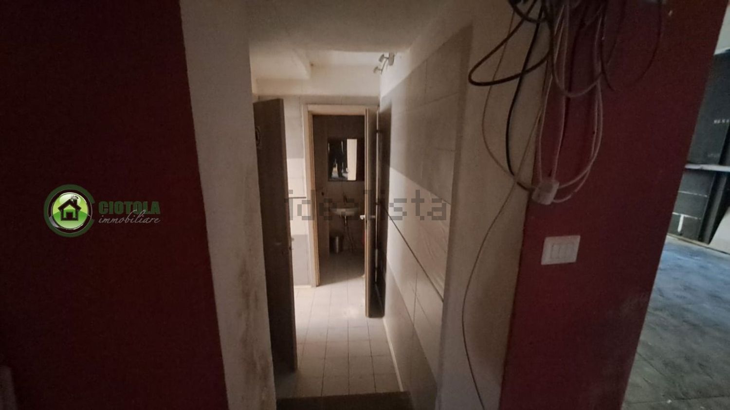 locale commerciale in affitto a Napoli in zona Bagnoli