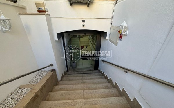 locale commerciale in affitto a Napoli in zona Bagnoli