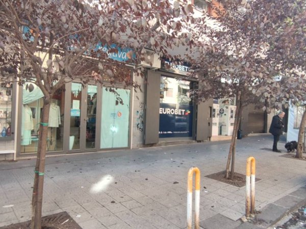 negozio in affitto a Napoli in zona Vomero