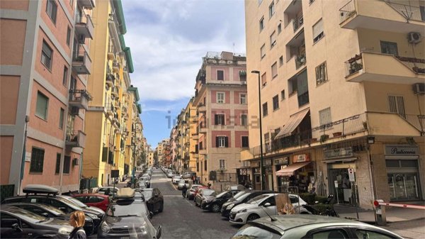 locale commerciale in affitto a Napoli in zona Vomero