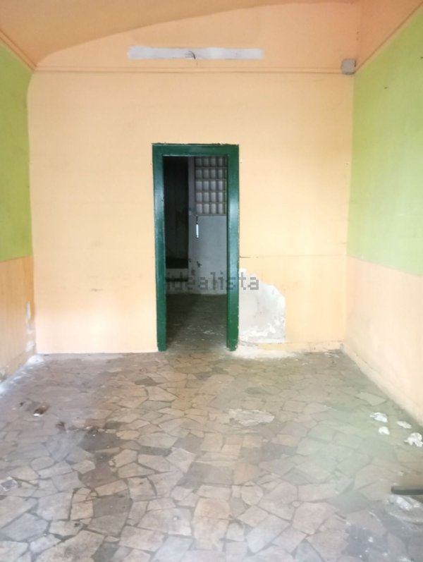 locale commerciale in affitto a Napoli in zona San Ferdinando