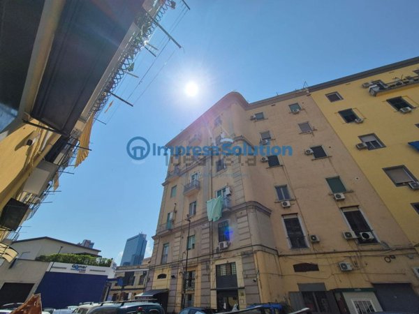 locale commerciale in affitto a Napoli in zona Vicaria