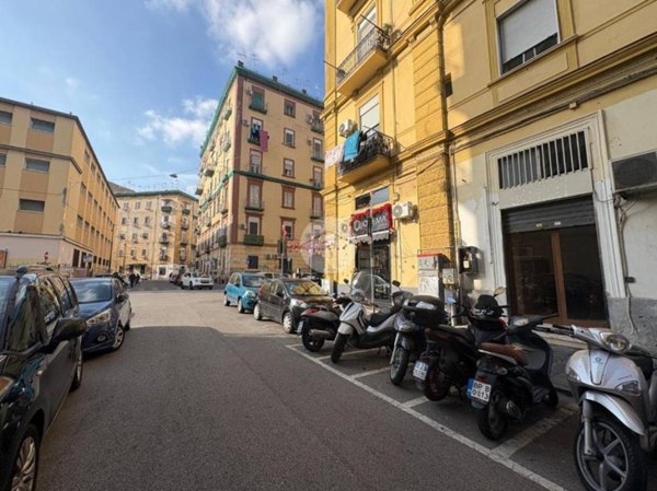 negozio in affitto a Napoli