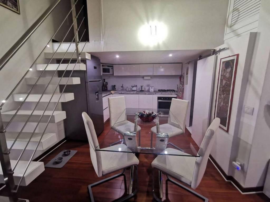 appartamento in affitto a Napoli in zona Chiaia