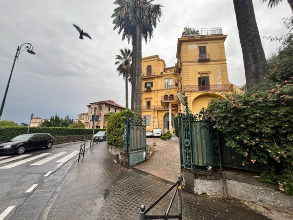 ufficio in affitto a Napoli in zona Chiaia