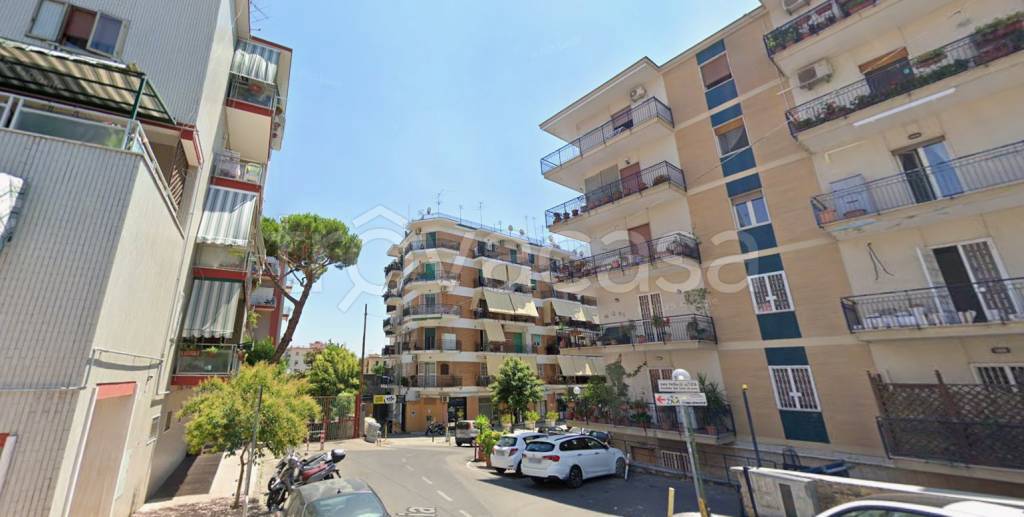negozio in affitto a Napoli in zona Capodimonte / Colli Aminei