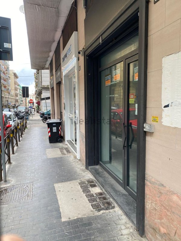locale commerciale in affitto a Napoli in zona Vomero
