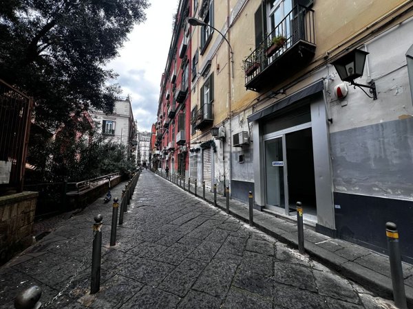 locale commerciale in affitto a Napoli in zona Chiaia