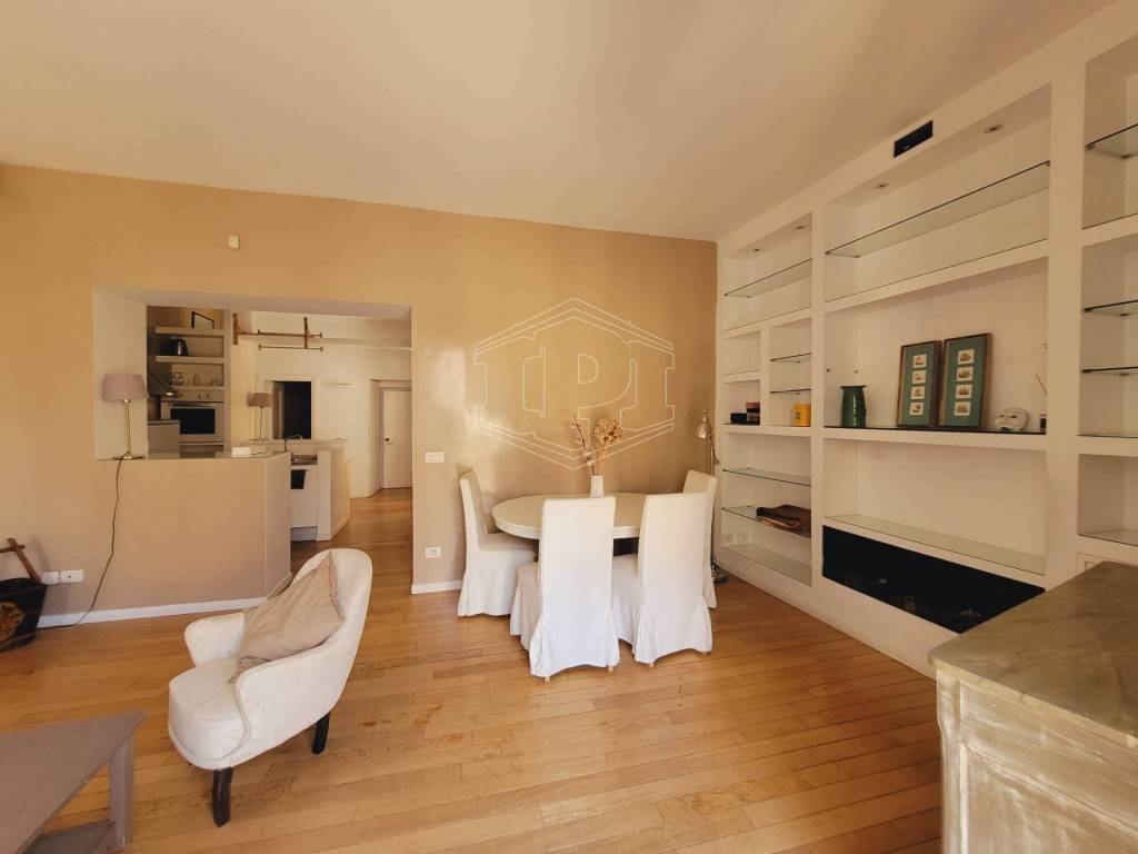 appartamento in affitto a Napoli in zona Chiaia