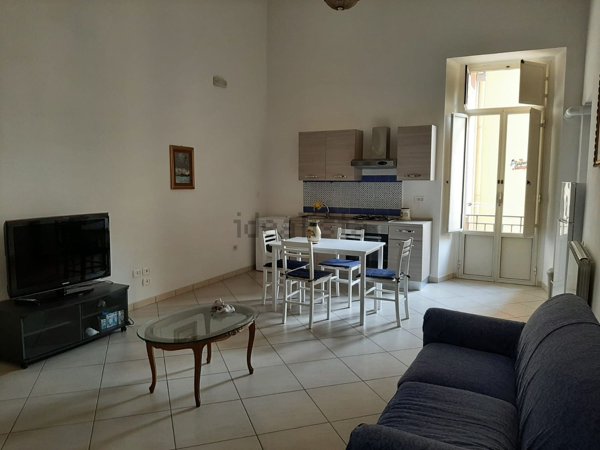 appartamento in affitto a Napoli in zona Chiaia