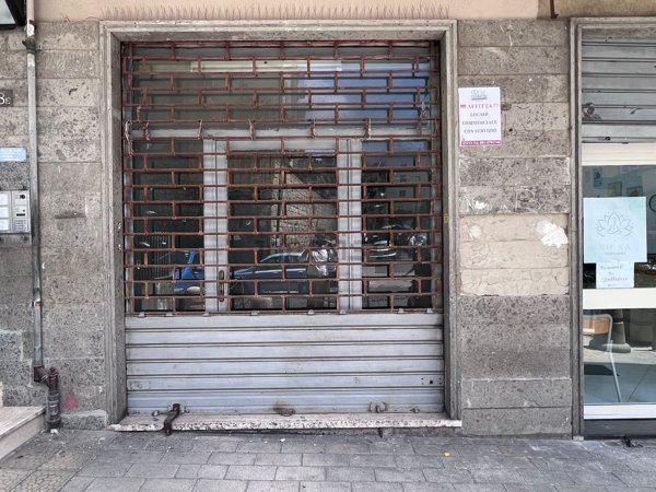 locale commerciale in affitto a Napoli in zona Arenella