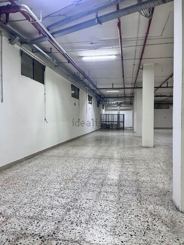 locale commerciale in affitto a Napoli in zona Vomero