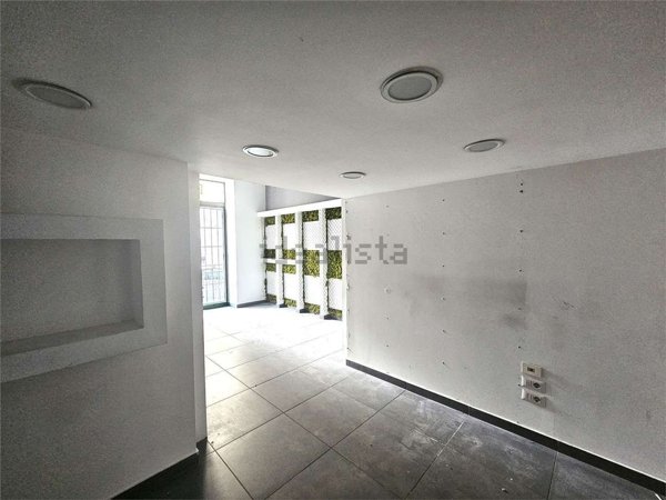 locale commerciale in affitto a Napoli in zona Vomero