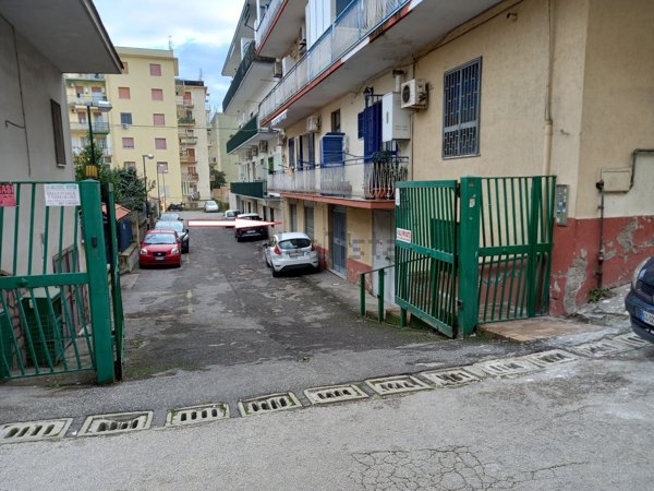 ufficio in affitto a Napoli in zona Piscinola