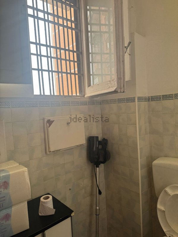 negozio in affitto a Napoli in zona Barra