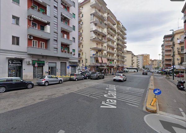 locale commerciale in affitto a Napoli in zona Fuorigrotta