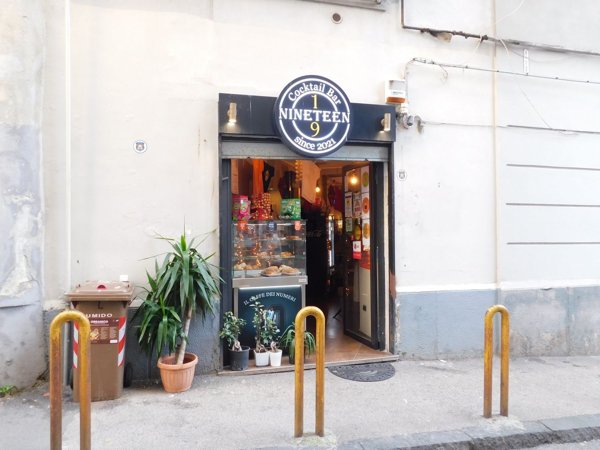 negozio in affitto a Napoli in zona Vomero