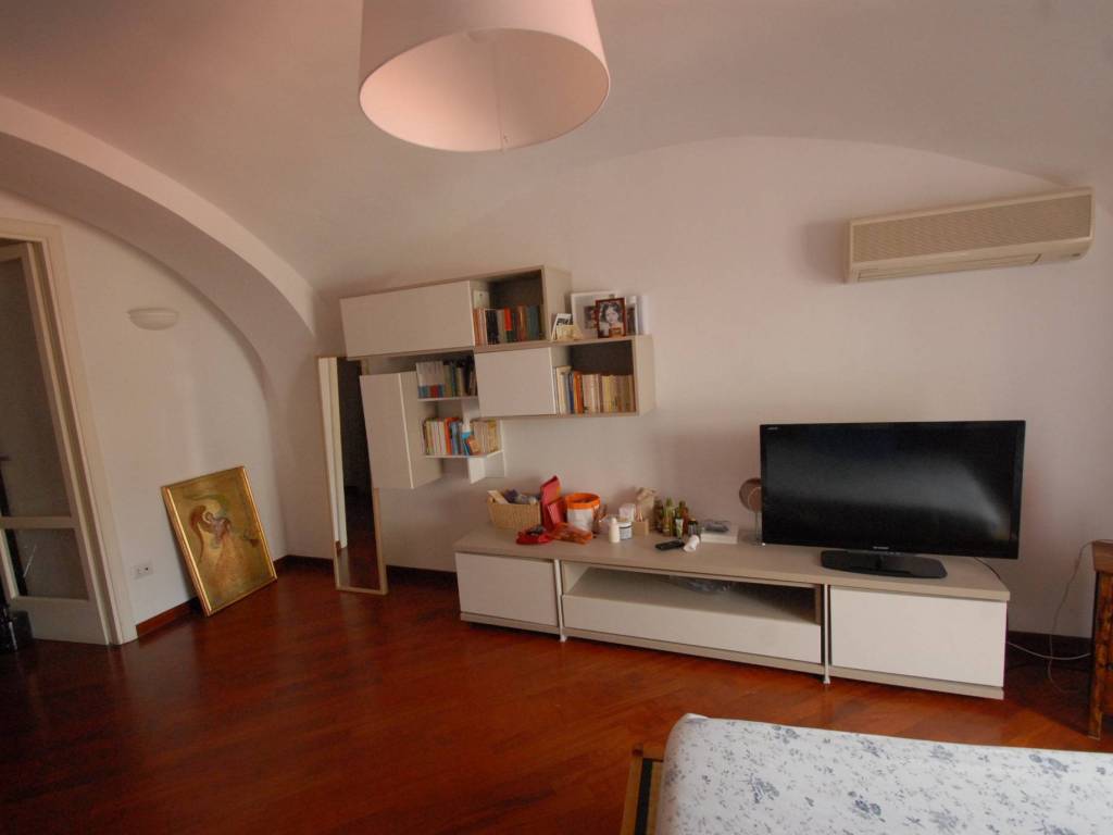 appartamento in affitto a Napoli in zona Chiaia