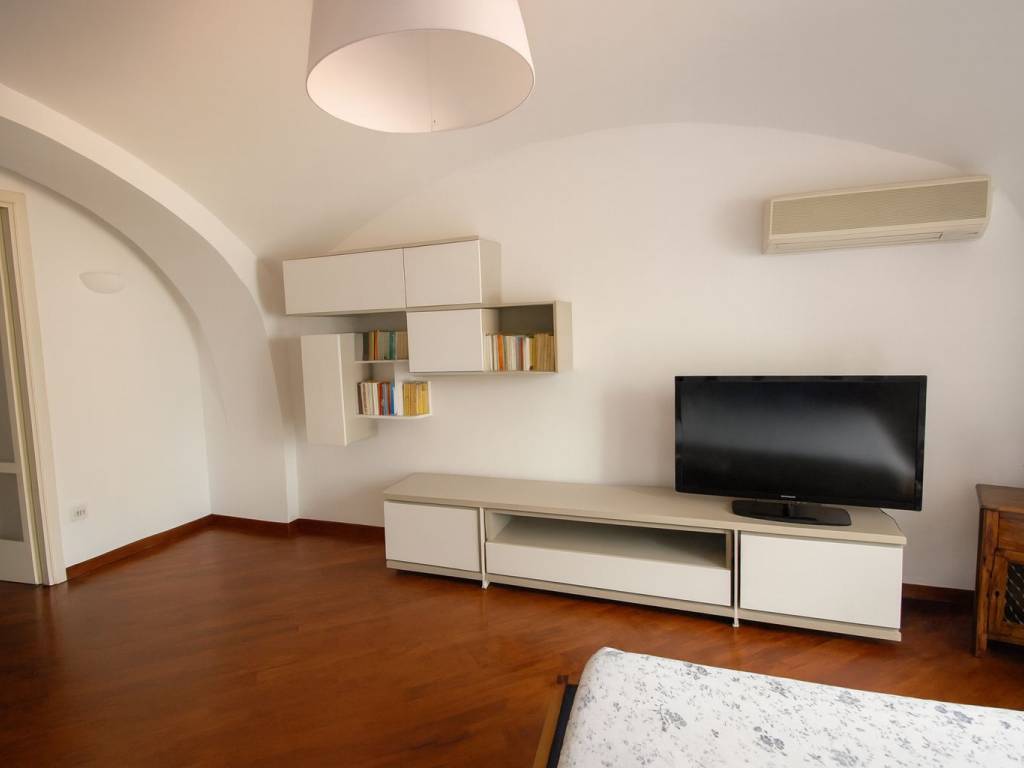 appartamento in affitto a Napoli in zona Chiaia