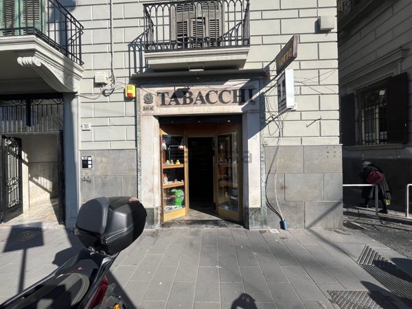 locale commerciale in affitto a Napoli in zona Chiaia