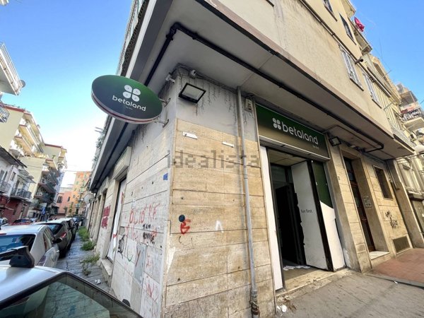 locale commerciale in affitto a Napoli in zona Pendino / San Giuseppe