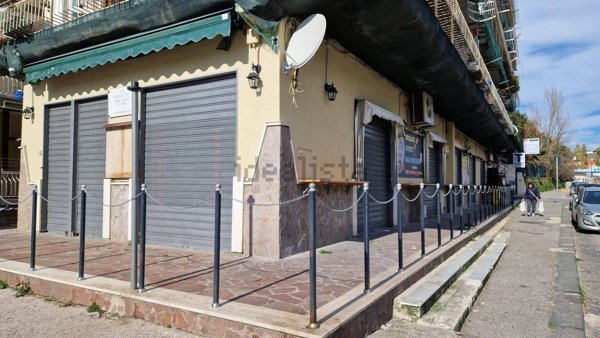 locale commerciale in affitto a Napoli in zona Pianura