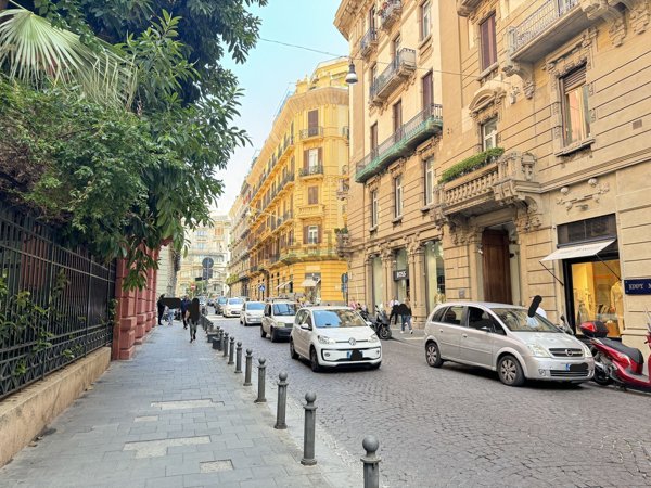 ufficio in affitto a Napoli in zona Chiaia