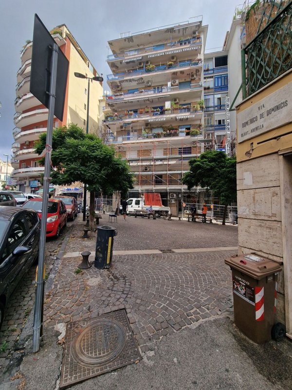 locale commerciale in affitto a Napoli in zona Arenella