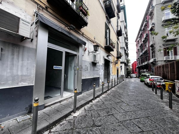 locale commerciale in affitto a Napoli in zona Chiaia