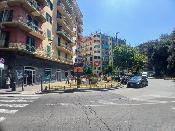 negozio in affitto a Napoli in zona Arenella