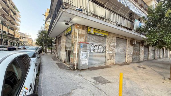 negozio in affitto a Napoli