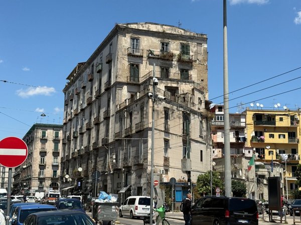 rudere in affitto a Napoli in zona Pendino / San Giuseppe