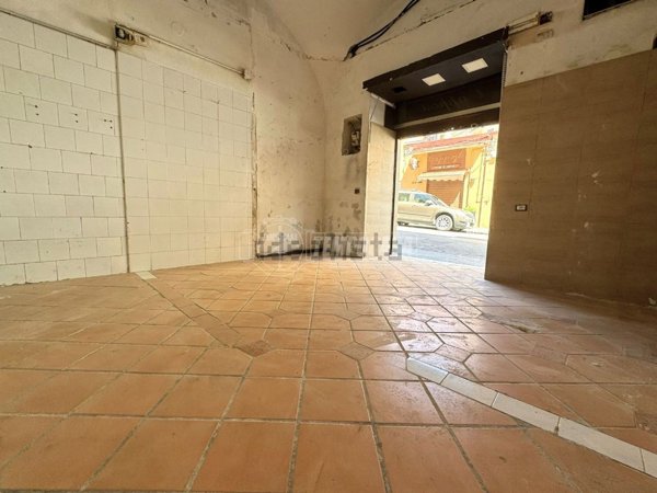 locale commerciale in affitto a Napoli in zona Bagnoli