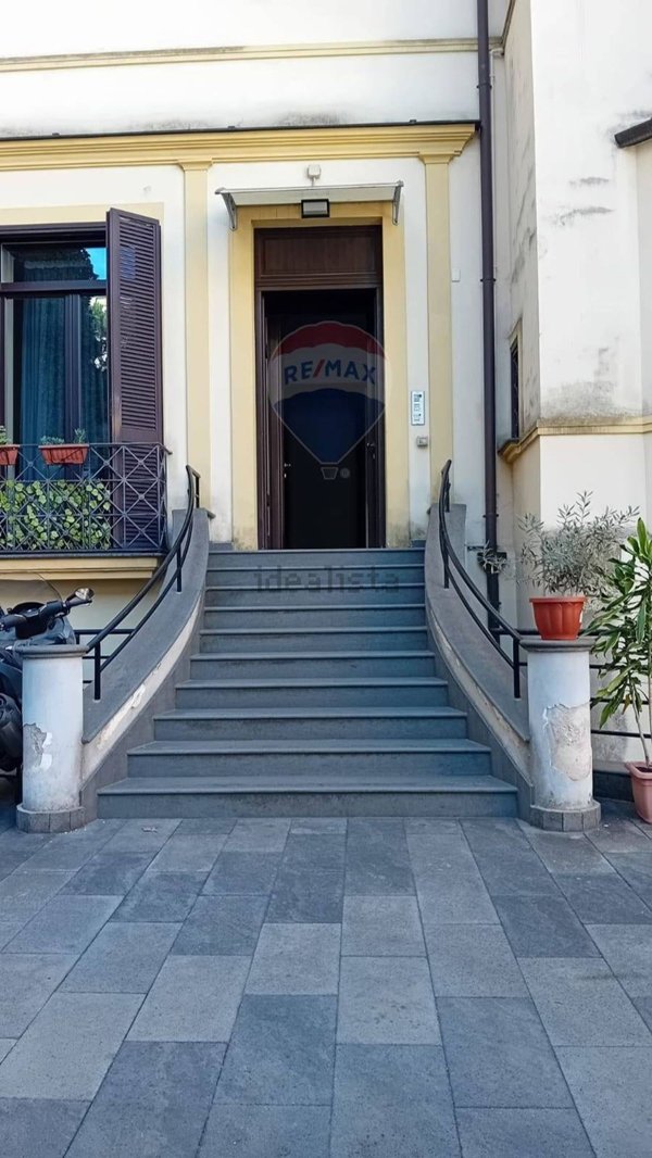 appartamento in affitto a Napoli in zona Chiaia