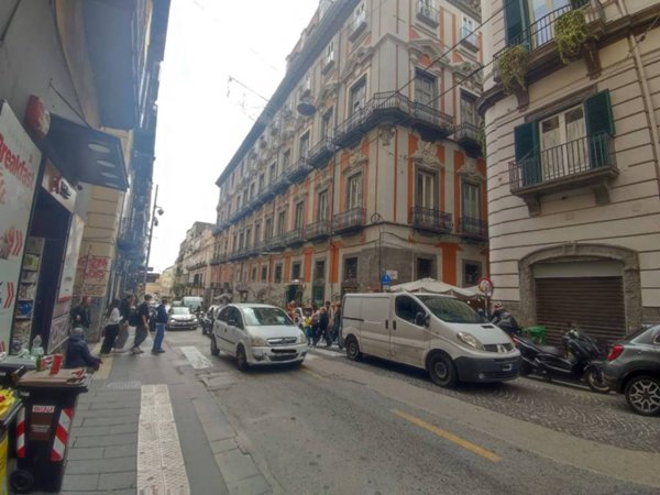 negozio in affitto a Napoli