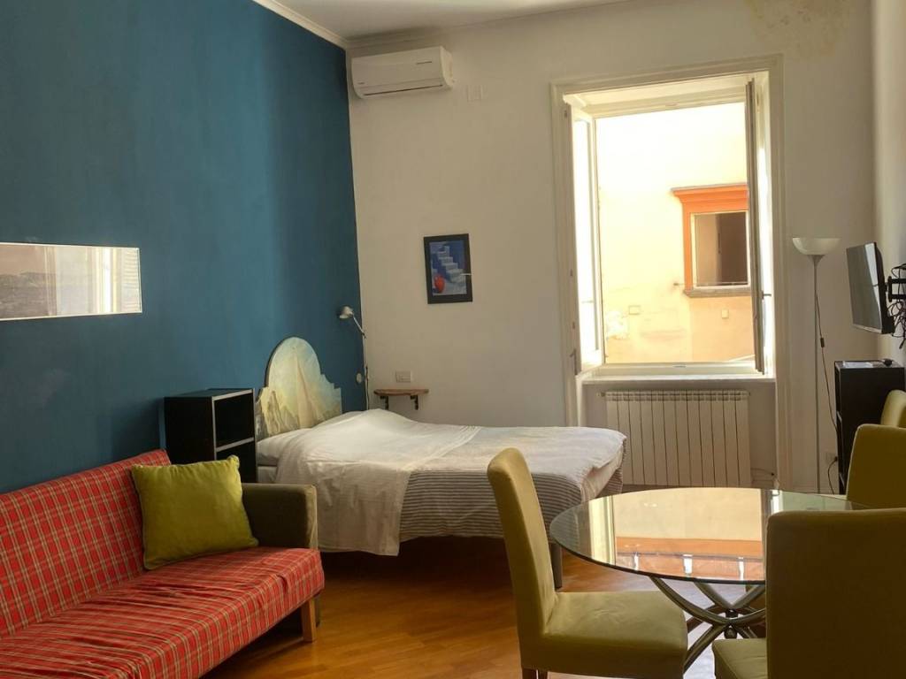 appartamento in affitto a Napoli in zona Chiaia