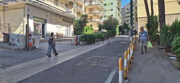 negozio in affitto a Napoli