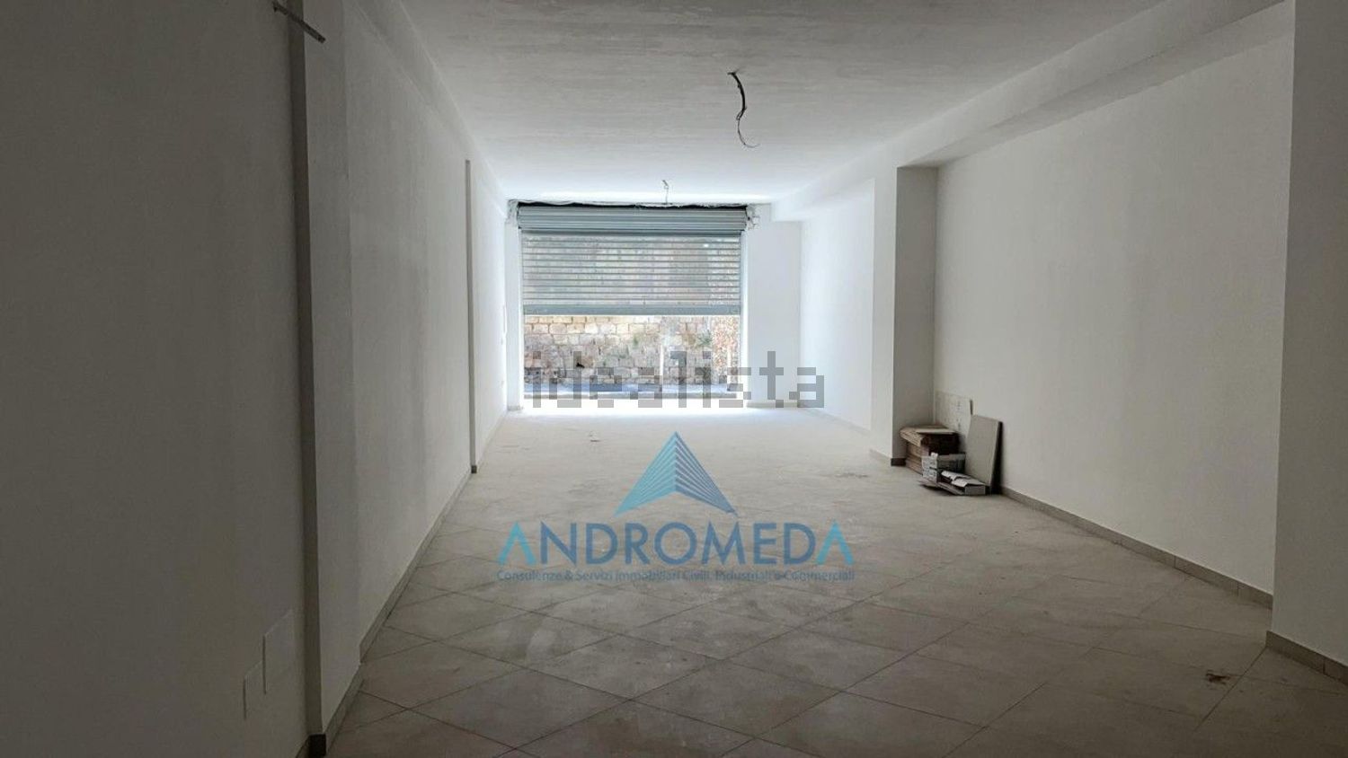 locale commerciale in affitto a Napoli in zona Secondigliano