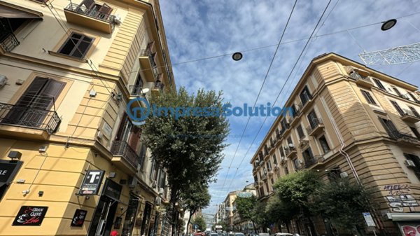 negozio in affitto a Napoli in zona Mercato