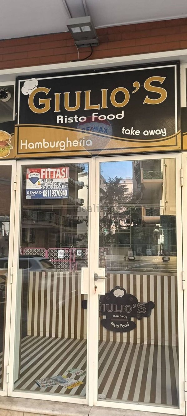 locale commerciale in affitto a Napoli in zona Vomero