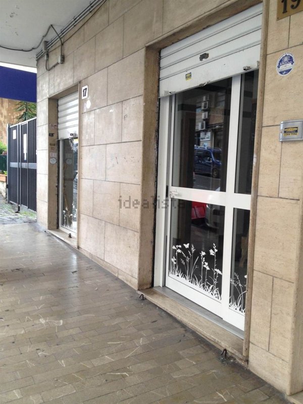 locale commerciale in affitto a Napoli