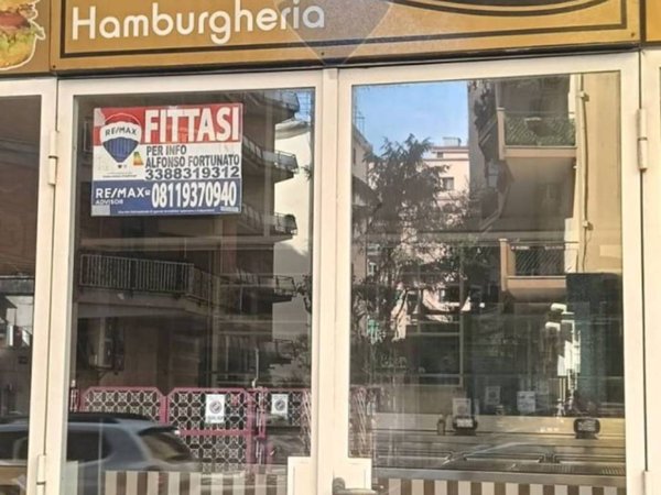 negozio in affitto a Napoli in zona Vomero