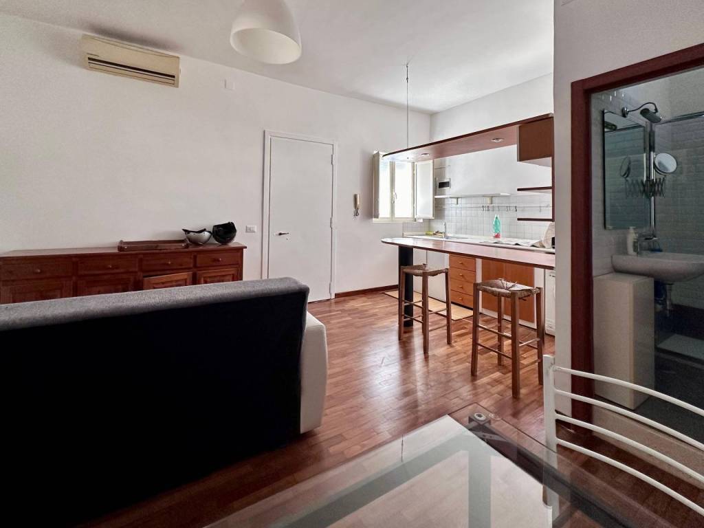 appartamento in affitto a Napoli in zona Chiaia